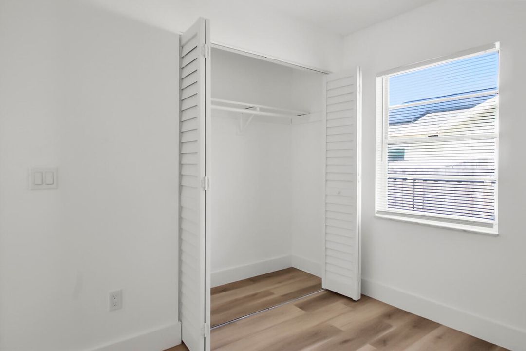 For Sale: $349,000 (3 beds, 2 baths, 1208 Square Feet)