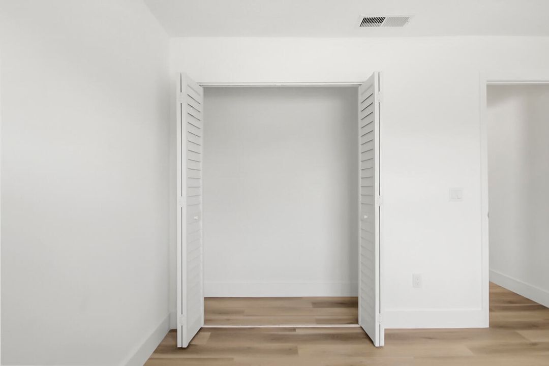 For Sale: $349,000 (3 beds, 2 baths, 1208 Square Feet)