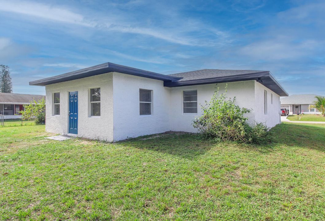 For Sale: $349,000 (3 beds, 2 baths, 1208 Square Feet)