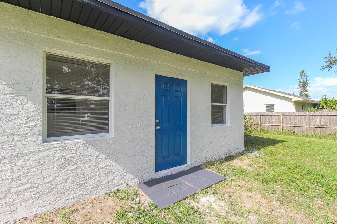 For Sale: $349,000 (3 beds, 2 baths, 1208 Square Feet)