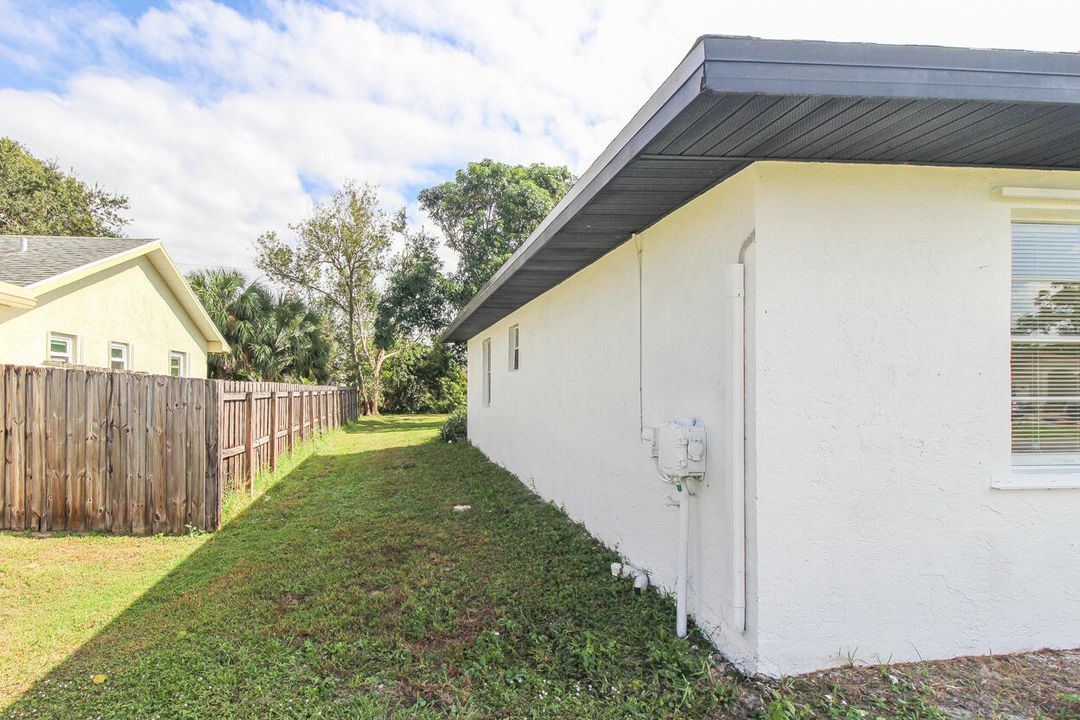 For Sale: $349,000 (3 beds, 2 baths, 1208 Square Feet)