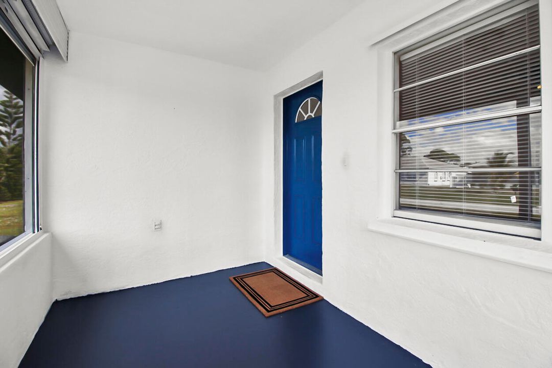 For Sale: $349,000 (3 beds, 2 baths, 1208 Square Feet)