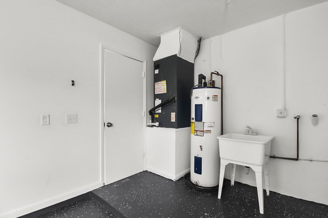 For Sale: $349,000 (3 beds, 2 baths, 1208 Square Feet)