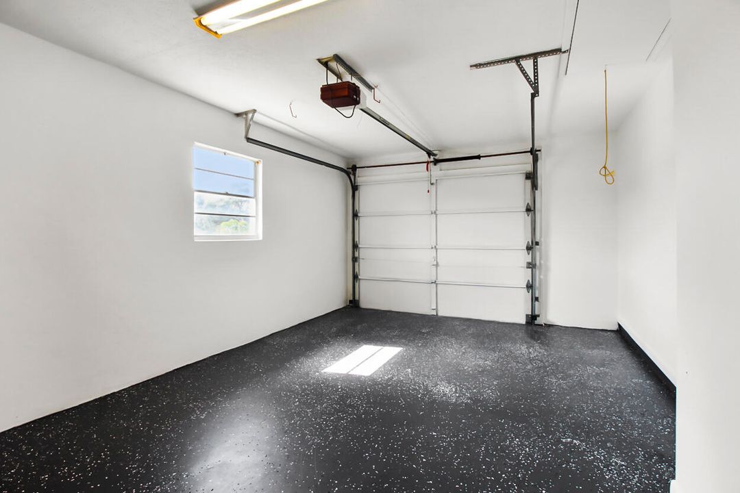 For Sale: $349,000 (3 beds, 2 baths, 1208 Square Feet)