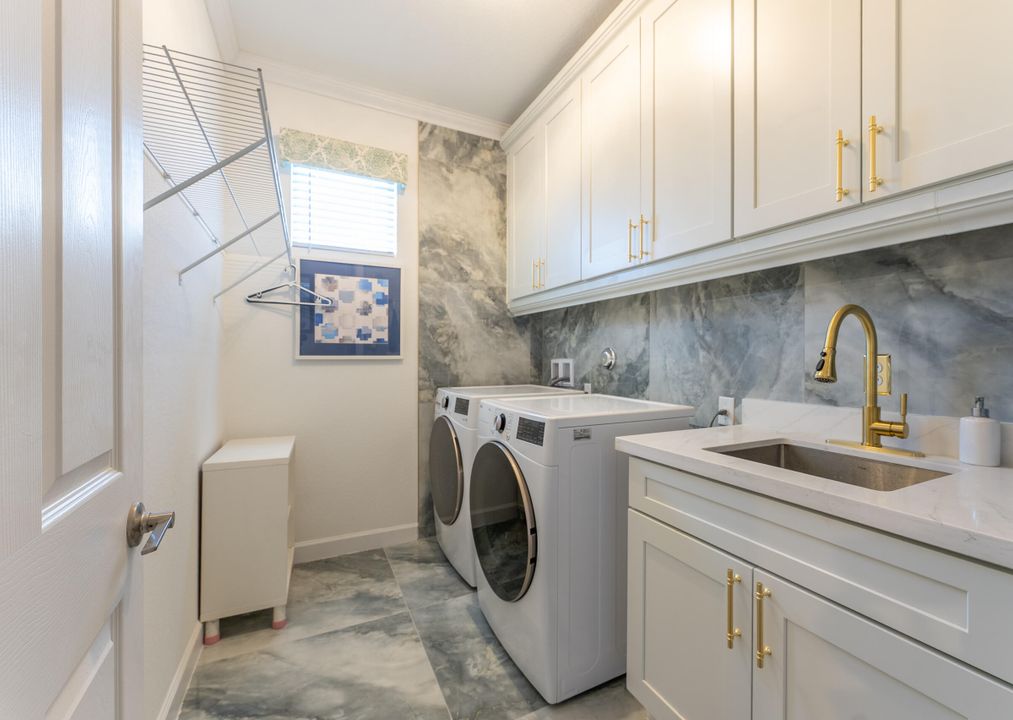 For Sale: $1,200,000 (4 beds, 4 baths, 3600 Square Feet)