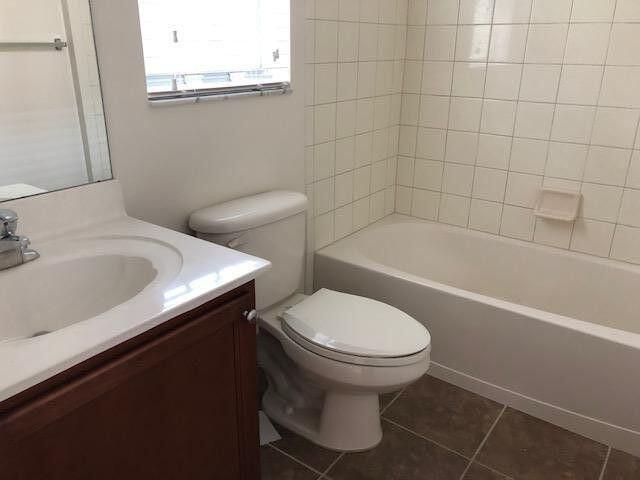 Active With Contract: $2,500 (3 beds, 3 baths, 1548 Square Feet)