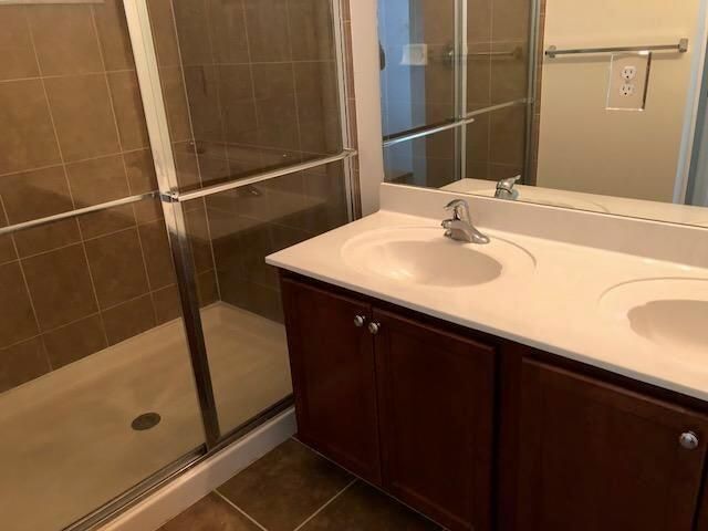 Active With Contract: $2,500 (3 beds, 3 baths, 1548 Square Feet)