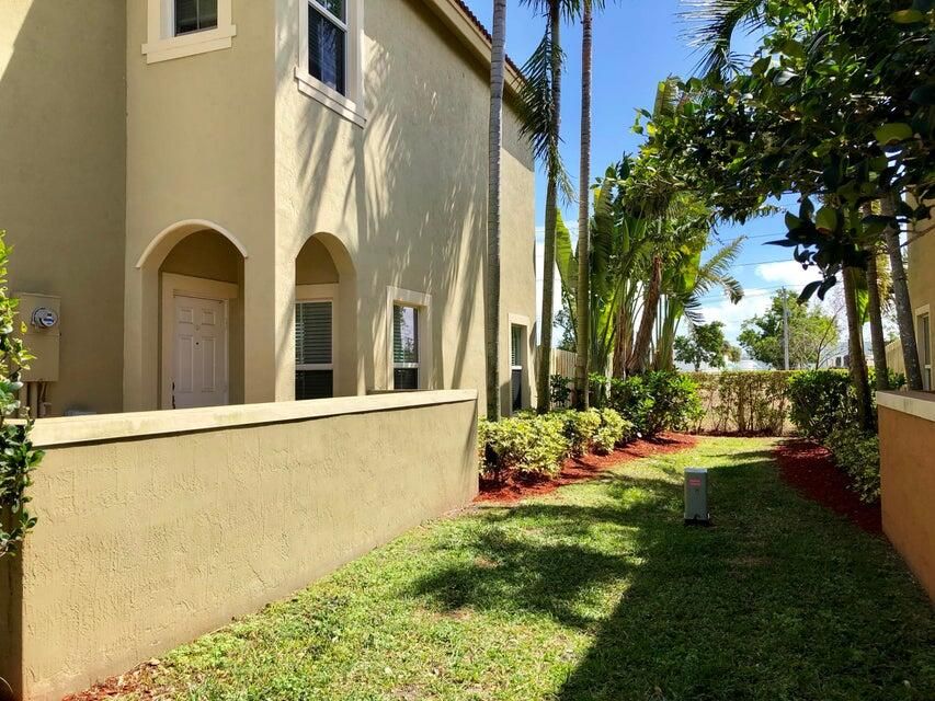 Active With Contract: $2,500 (3 beds, 3 baths, 1548 Square Feet)