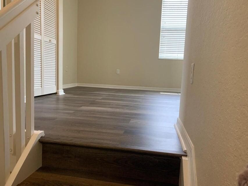 Active With Contract: $2,500 (3 beds, 3 baths, 1548 Square Feet)