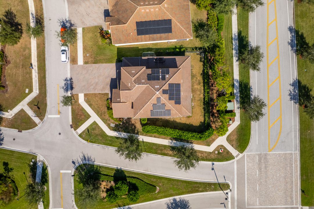 For Sale: $1,200,000 (4 beds, 4 baths, 3600 Square Feet)