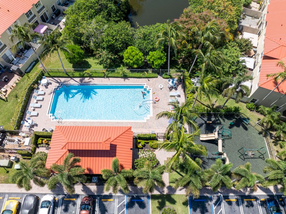 Active With Contract: $2,500 (3 beds, 3 baths, 1548 Square Feet)