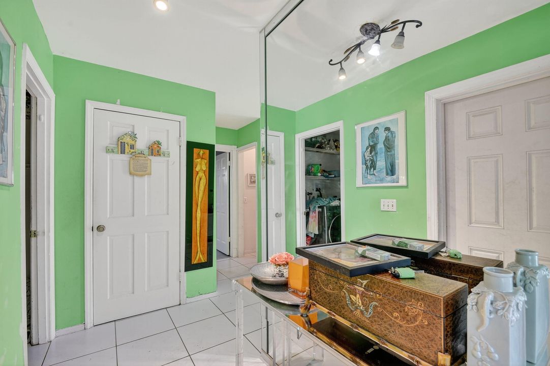 Activo con contrato: $450,000 (3 camas, 2 baños, 1713 Pies cuadrados)