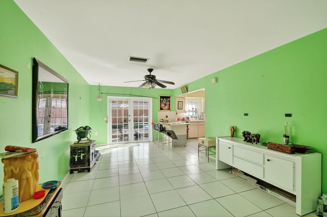 Activo con contrato: $450,000 (3 camas, 2 baños, 1713 Pies cuadrados)