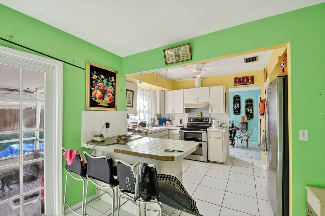 Activo con contrato: $450,000 (3 camas, 2 baños, 1713 Pies cuadrados)