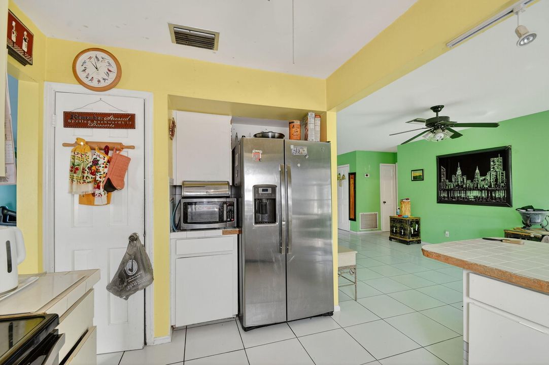 Activo con contrato: $450,000 (3 camas, 2 baños, 1713 Pies cuadrados)