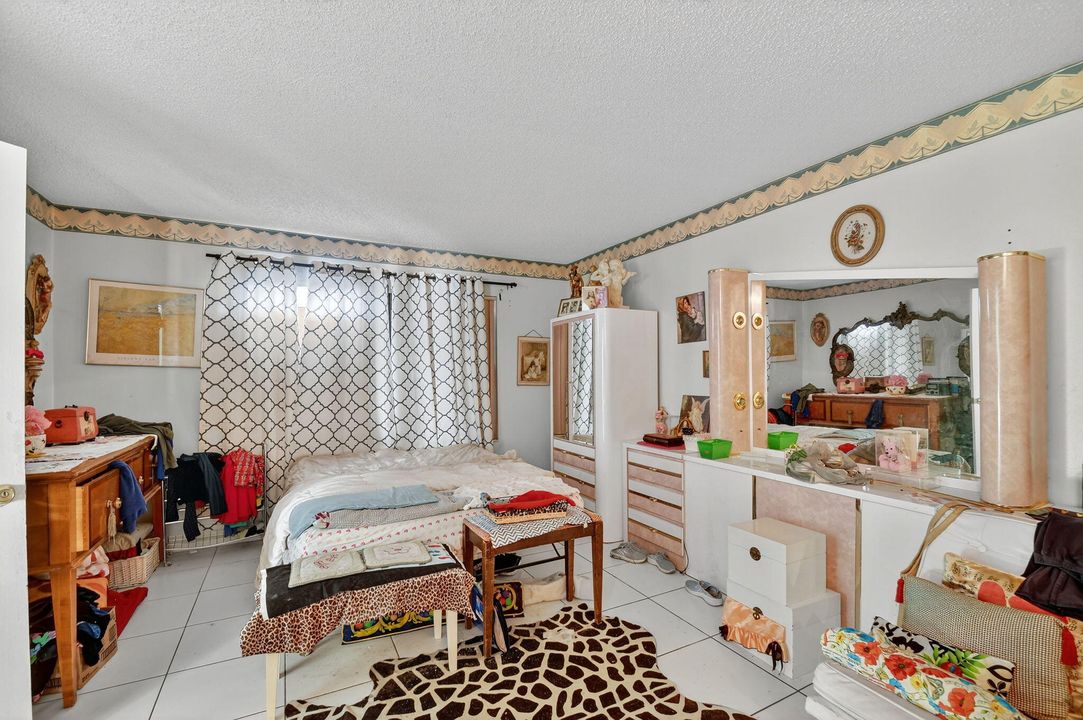 Activo con contrato: $450,000 (3 camas, 2 baños, 1713 Pies cuadrados)