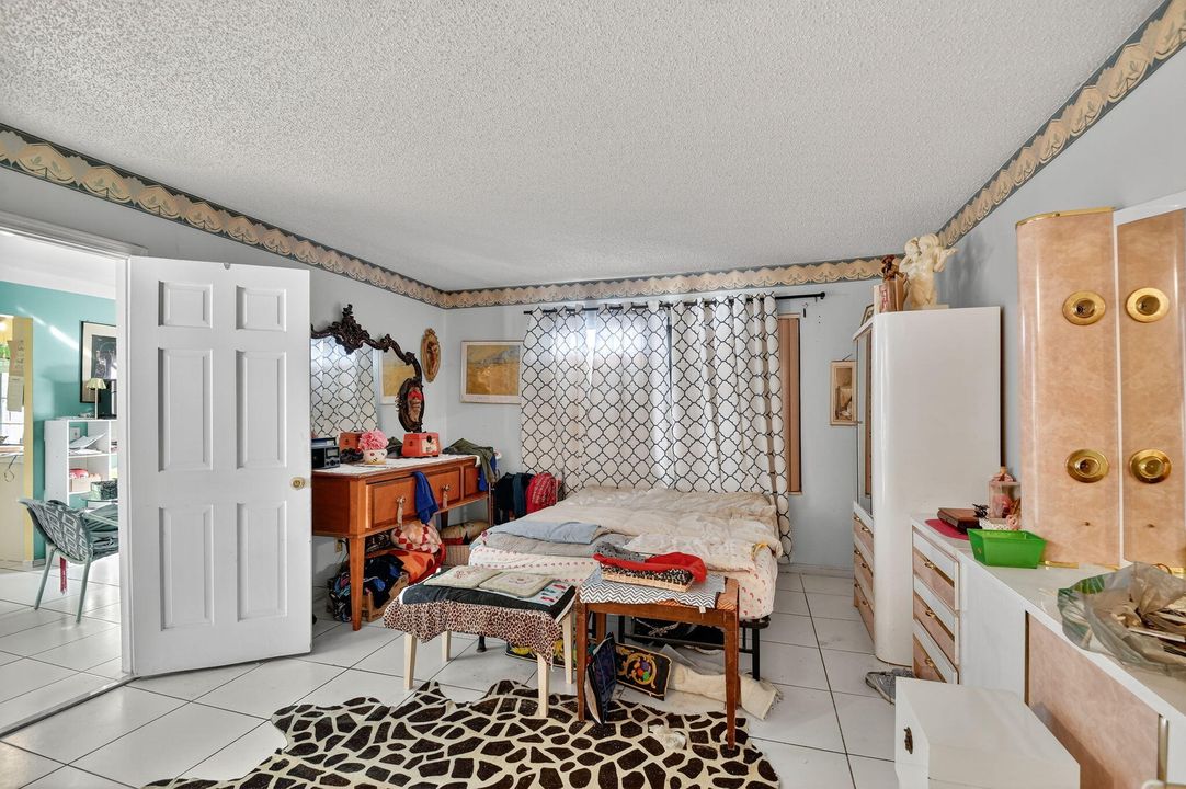 Activo con contrato: $450,000 (3 camas, 2 baños, 1713 Pies cuadrados)