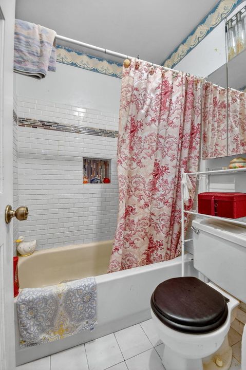 Activo con contrato: $450,000 (3 camas, 2 baños, 1713 Pies cuadrados)