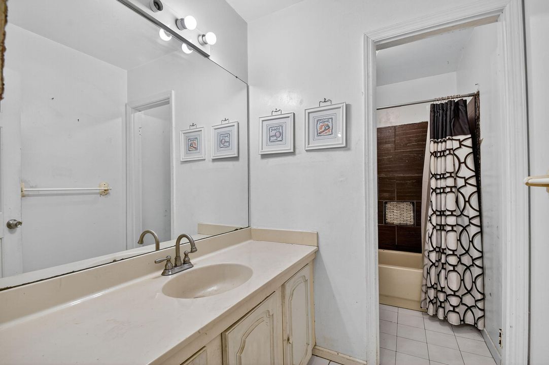 Activo con contrato: $450,000 (3 camas, 2 baños, 1713 Pies cuadrados)