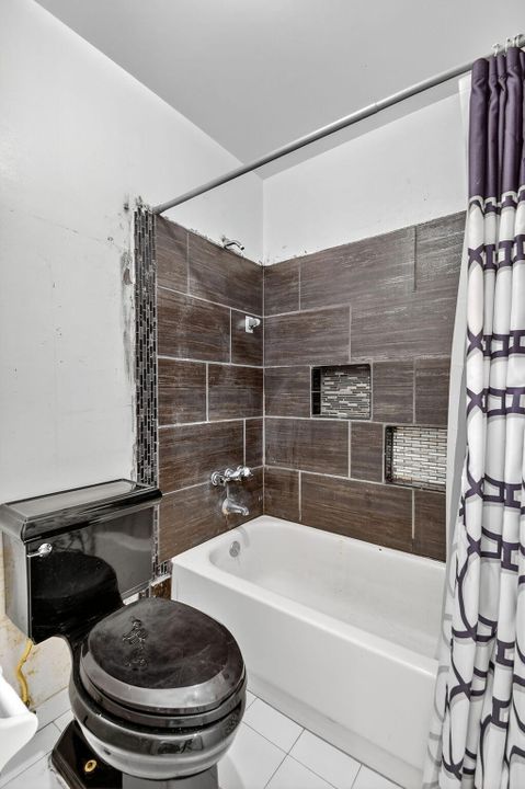 Activo con contrato: $450,000 (3 camas, 2 baños, 1713 Pies cuadrados)