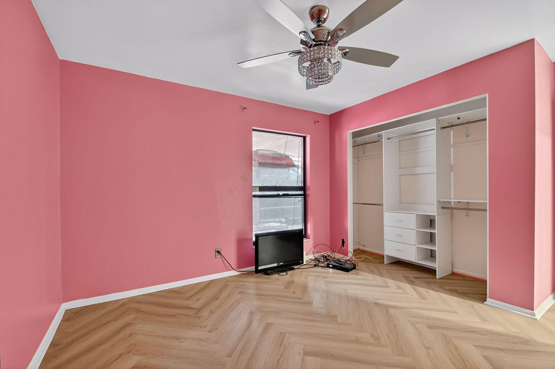 Activo con contrato: $450,000 (3 camas, 2 baños, 1713 Pies cuadrados)