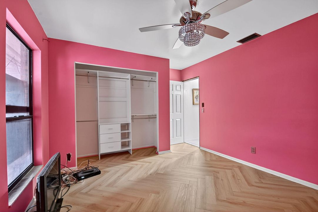 Activo con contrato: $450,000 (3 camas, 2 baños, 1713 Pies cuadrados)