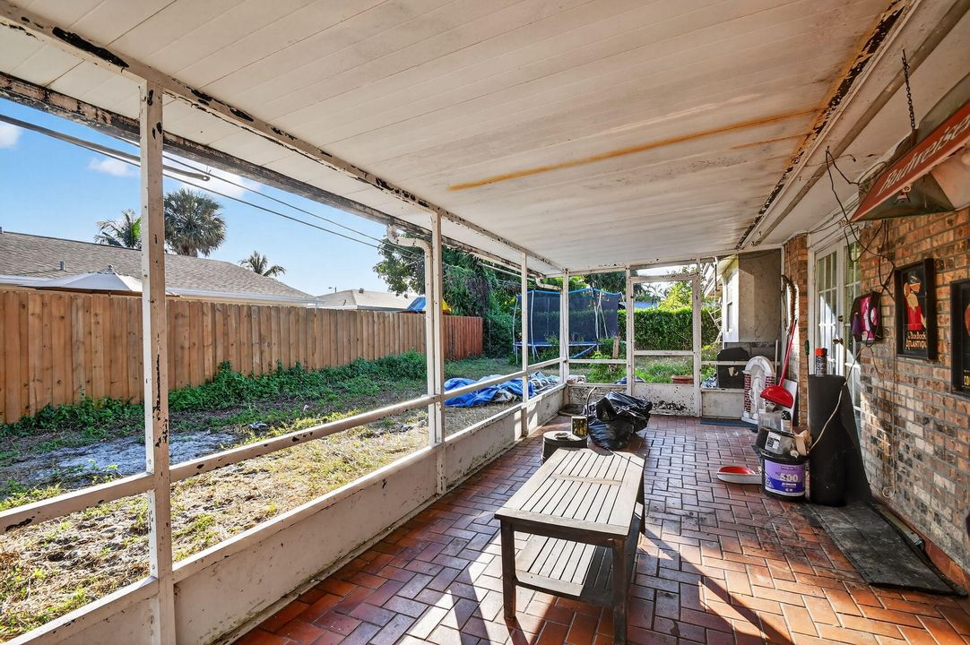 Activo con contrato: $450,000 (3 camas, 2 baños, 1713 Pies cuadrados)