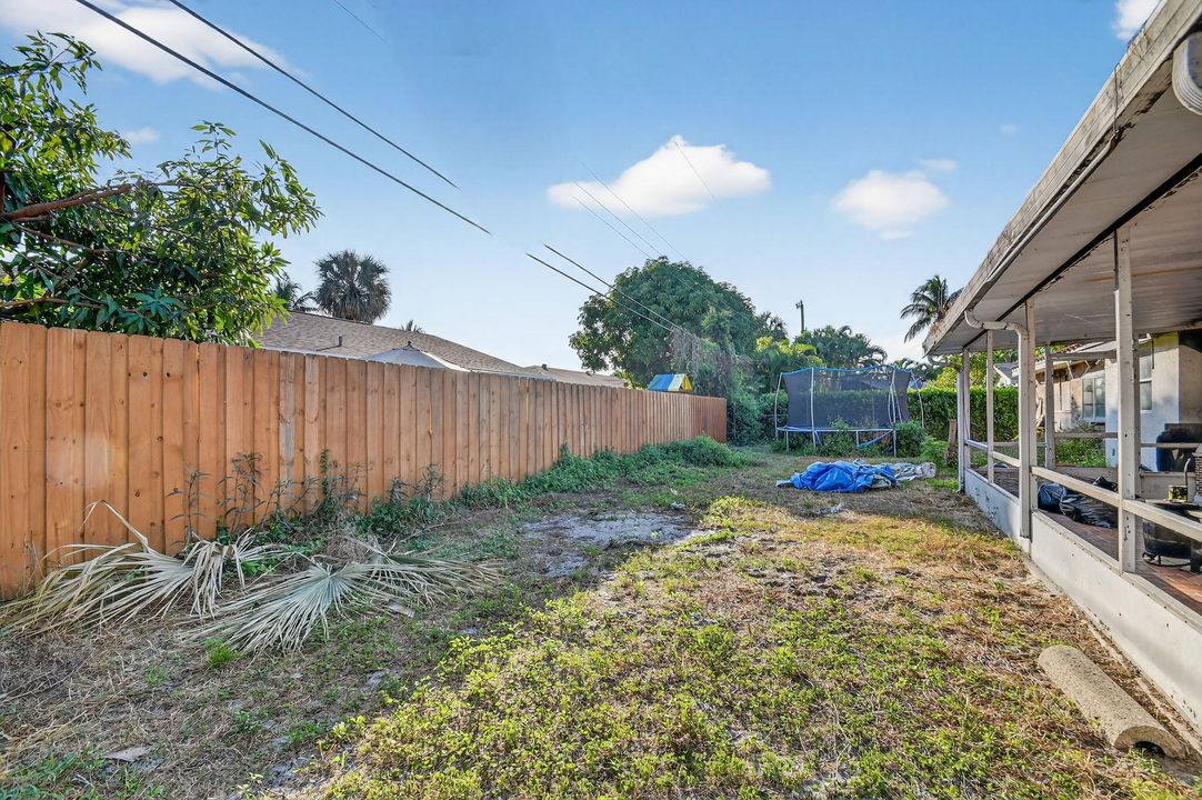 Activo con contrato: $450,000 (3 camas, 2 baños, 1713 Pies cuadrados)