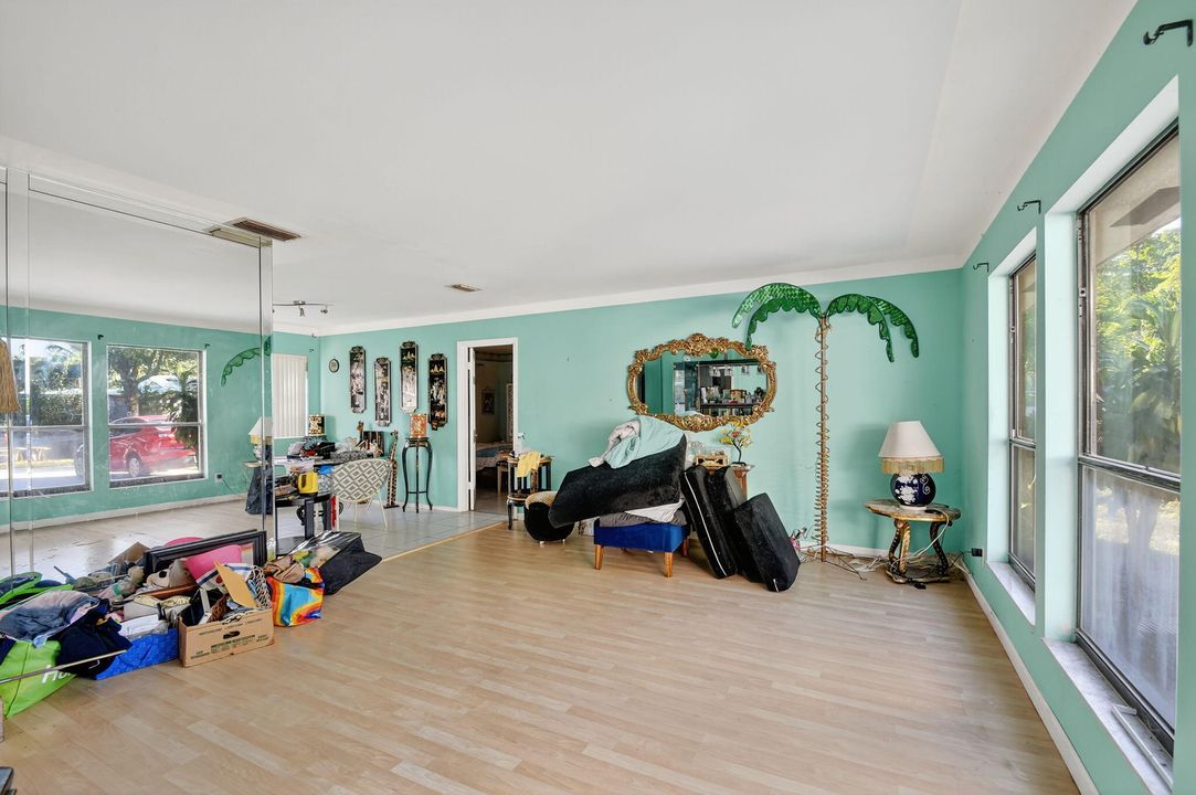 Activo con contrato: $450,000 (3 camas, 2 baños, 1713 Pies cuadrados)