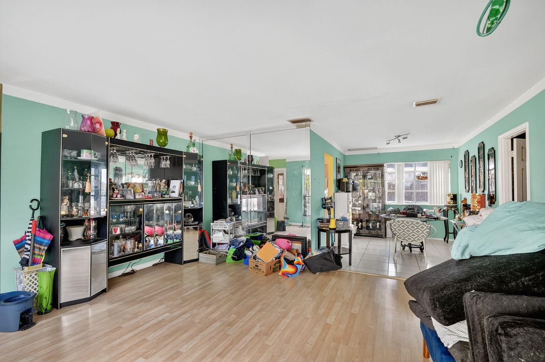 Activo con contrato: $450,000 (3 camas, 2 baños, 1713 Pies cuadrados)