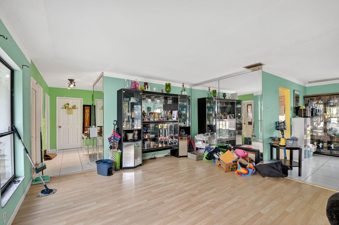 Activo con contrato: $450,000 (3 camas, 2 baños, 1713 Pies cuadrados)