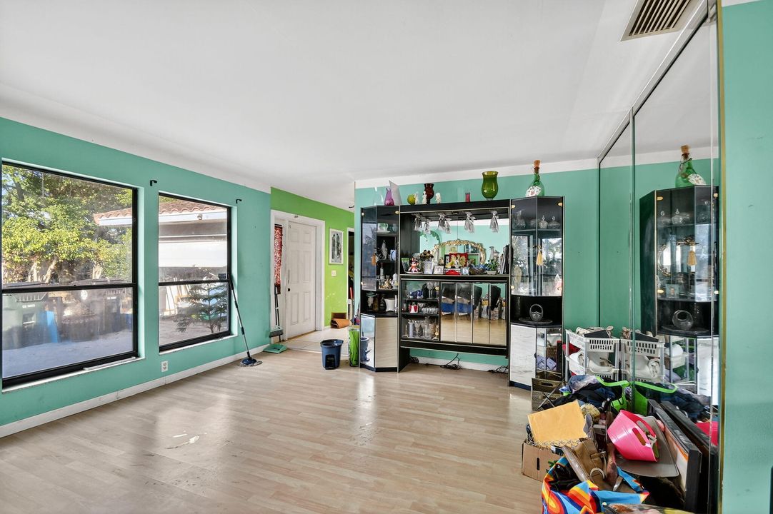 Activo con contrato: $450,000 (3 camas, 2 baños, 1713 Pies cuadrados)