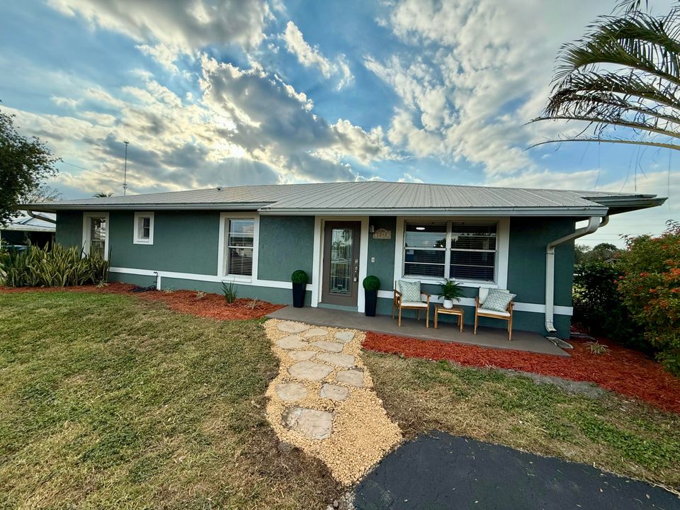 На продажу: $399,000 (4 спален, 2 ванн, 1799 Квадратных фут)