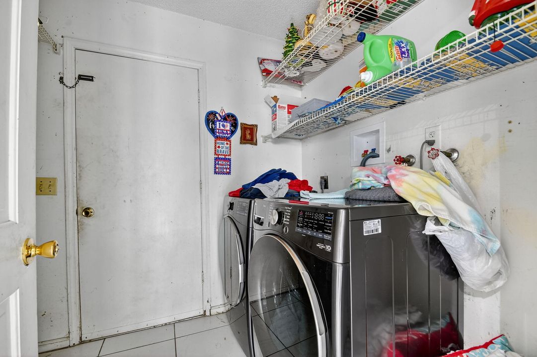 Activo con contrato: $450,000 (3 camas, 2 baños, 1713 Pies cuadrados)