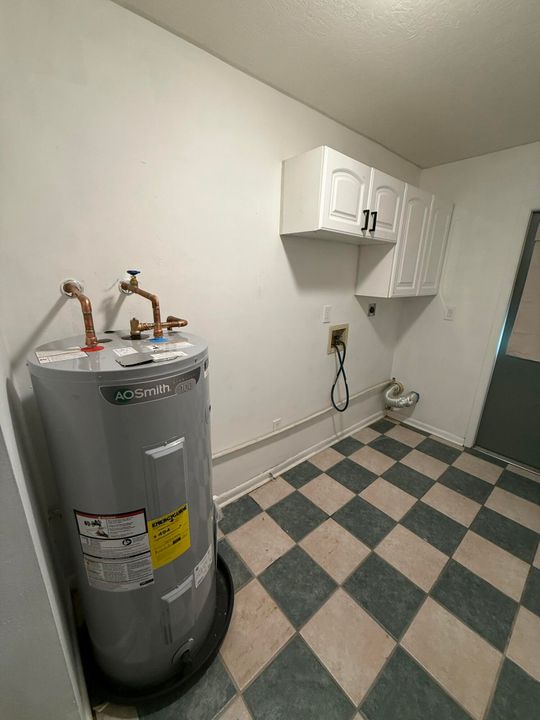 На продажу: $399,000 (4 спален, 2 ванн, 1799 Квадратных фут)