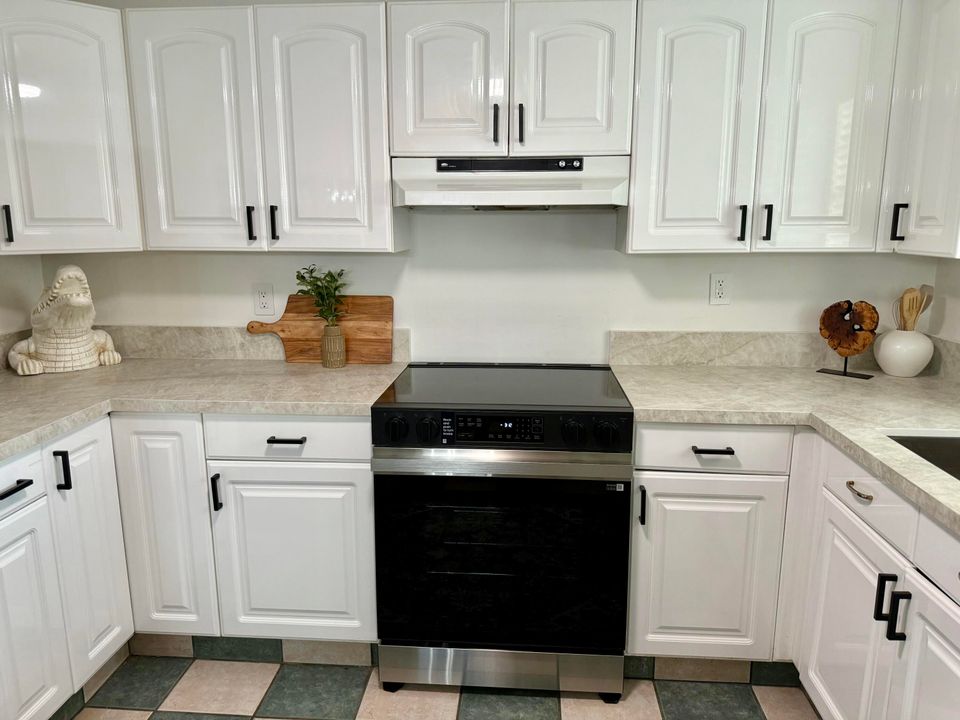 На продажу: $399,000 (4 спален, 2 ванн, 1799 Квадратных фут)