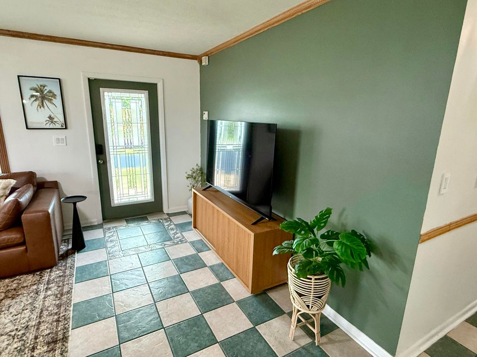 На продажу: $399,000 (4 спален, 2 ванн, 1799 Квадратных фут)