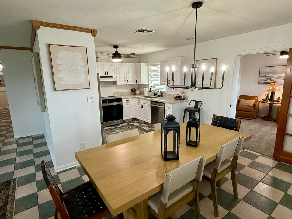 На продажу: $399,000 (4 спален, 2 ванн, 1799 Квадратных фут)