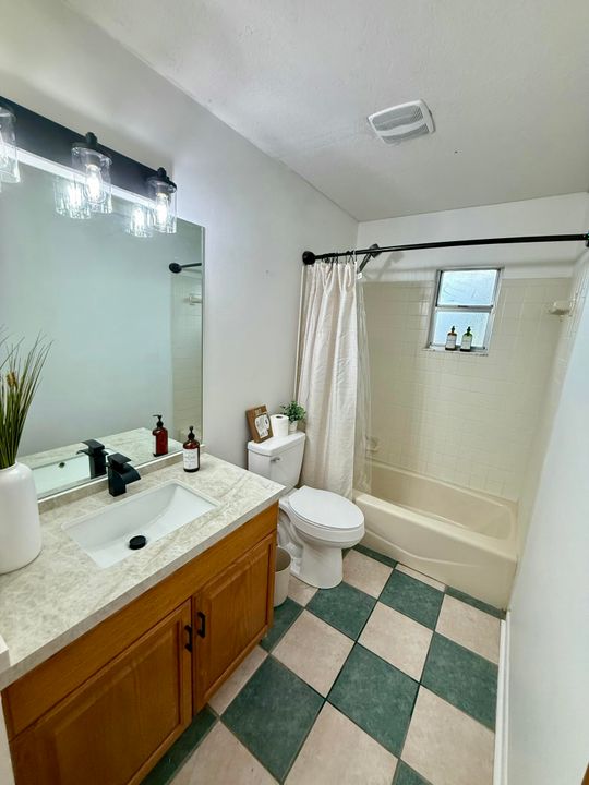 На продажу: $399,000 (4 спален, 2 ванн, 1799 Квадратных фут)