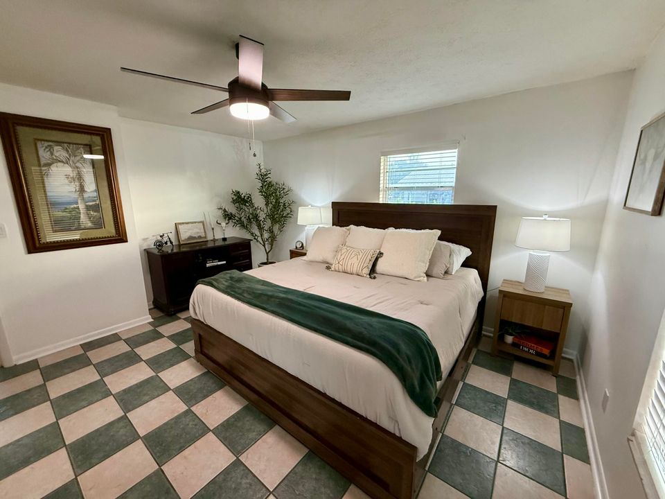 На продажу: $399,000 (4 спален, 2 ванн, 1799 Квадратных фут)