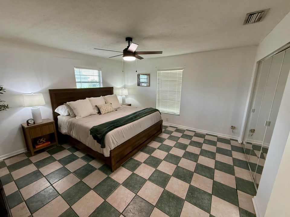 На продажу: $399,000 (4 спален, 2 ванн, 1799 Квадратных фут)