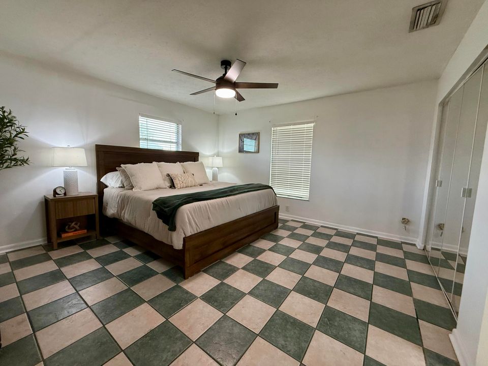 На продажу: $399,000 (4 спален, 2 ванн, 1799 Квадратных фут)