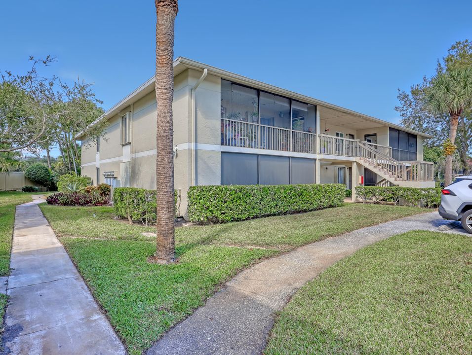 For Rent: $3,200 (2 beds, 2 baths, 1025 Square Feet)