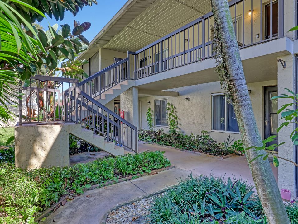 For Rent: $3,200 (2 beds, 2 baths, 1025 Square Feet)