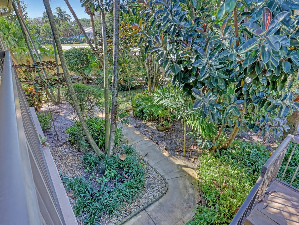 For Rent: $3,200 (2 beds, 2 baths, 1025 Square Feet)