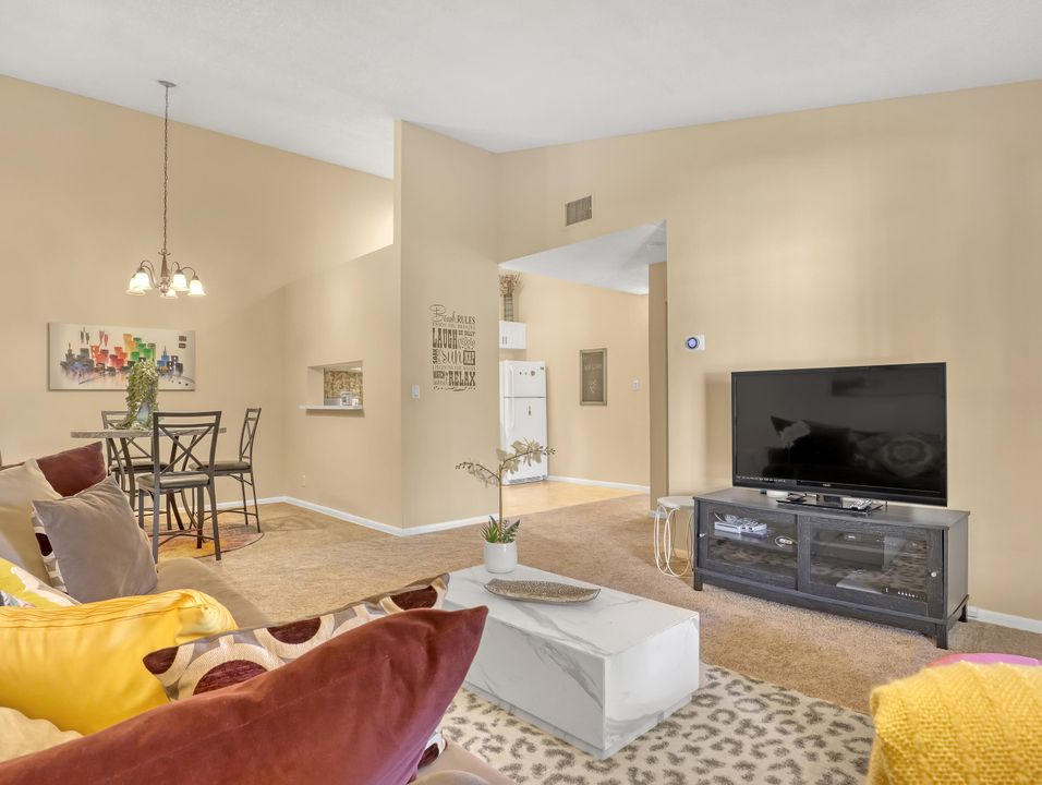 For Rent: $3,200 (2 beds, 2 baths, 1025 Square Feet)