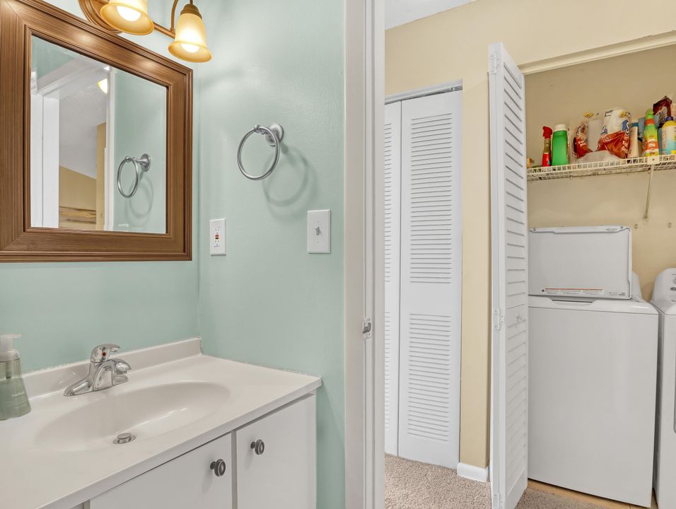 For Rent: $3,200 (2 beds, 2 baths, 1025 Square Feet)