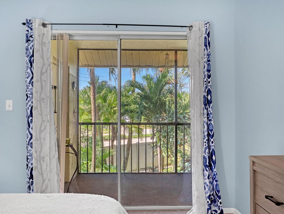 For Rent: $3,200 (2 beds, 2 baths, 1025 Square Feet)