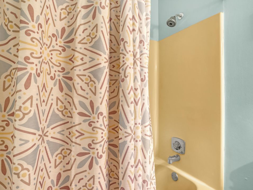 For Rent: $3,200 (2 beds, 2 baths, 1025 Square Feet)