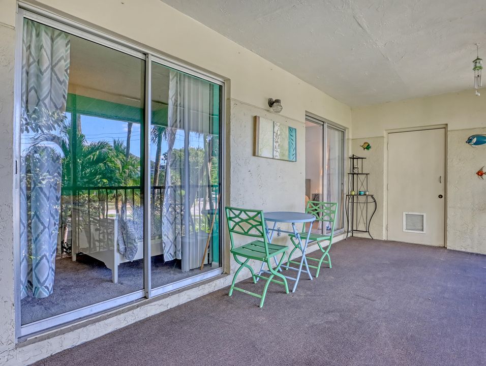 For Rent: $3,200 (2 beds, 2 baths, 1025 Square Feet)